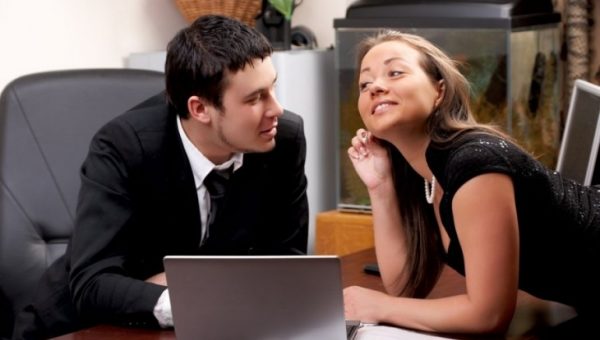 Как понять, что ты ему нравишься? Основные знаки внимания