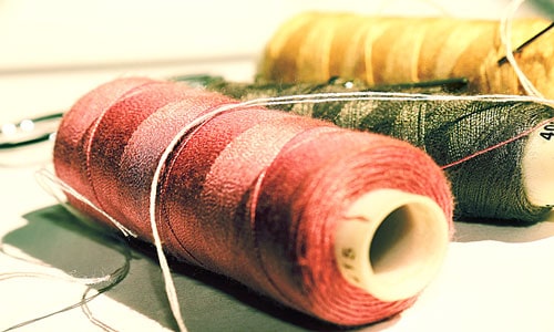 К чему снятся нитки по сонникам Миллера, Медзи и Восточному женскому соннику