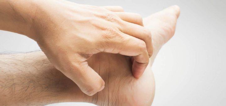 Почему чешется левая или правая ступня и что это за примета