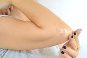 Как понять к чему чешется локоть, толкование приметы