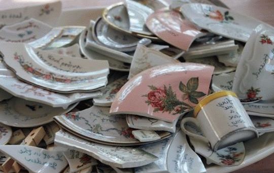 Примета: разбить тарелку - всегда ли к счастью?