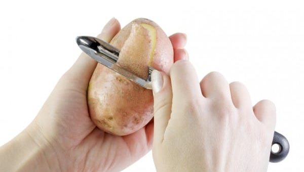 К чему снится чистить картошку во сне по различным сонникам.