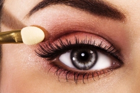 Как подчеркнуть и выделить глаза. Виды теней для глаз