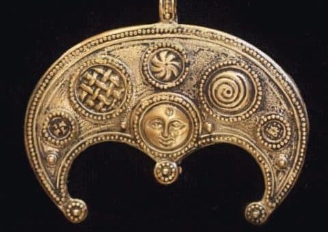 Оберег Лунница и его значение у славянского народа