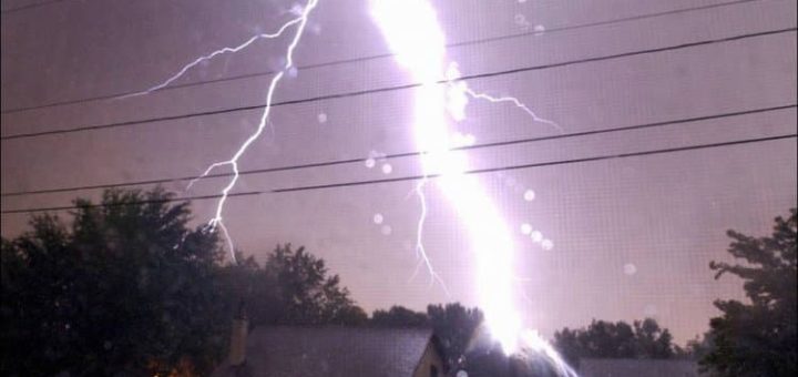 К чему снится молния, гром, зарницы в небе по сонникам