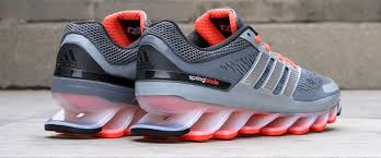 К чему снятся кроссовки по соннику Фрейда, Миллера, Цветкова