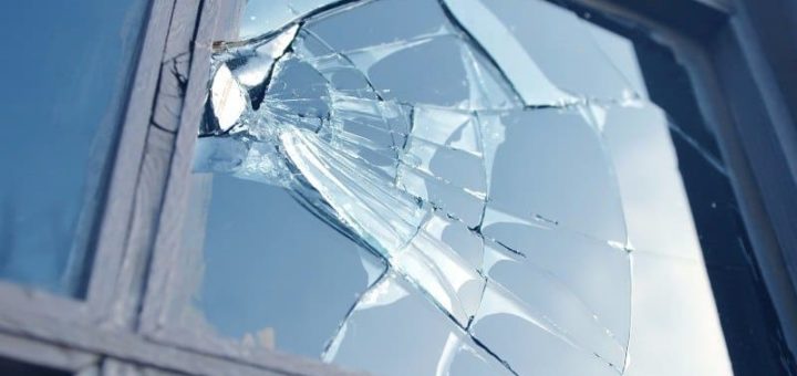 К чему снится разбитое окно по сонникам Миллера, Хассе, Эзотерическому соннику