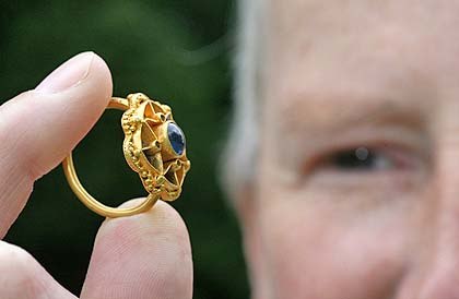 Что означает найти кольцо: известные приметы и основные предостережения