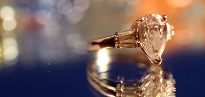 К чему снится найти золотое кольцо по сонникам Астромеридиана, Современному соннику и т.д.