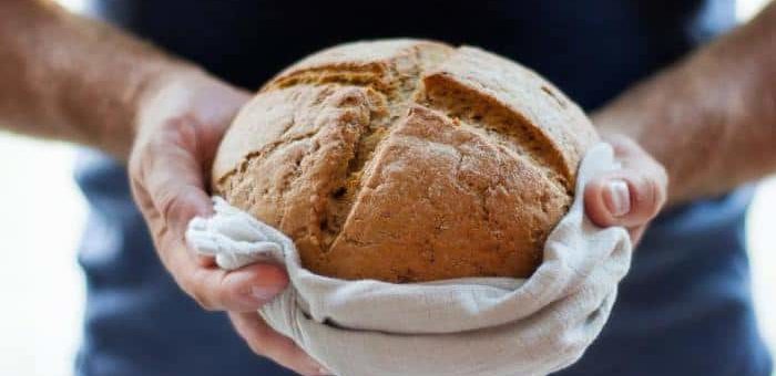 Покупать хлеб во сне — к богатству, прибыли, удачной торговле.