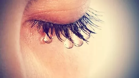 К чему снится видеть слезы по толкованиям сонников и по основным значениям