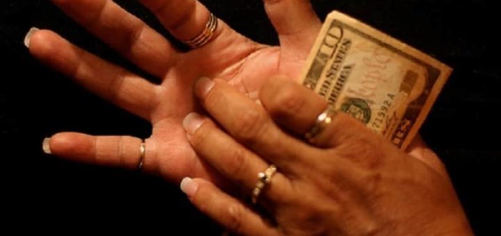 Чешется левая или правая ладонь - примета к деньгам и богатству