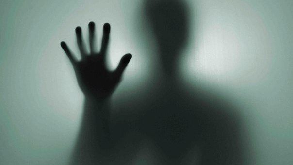 К чему снится покойник: толкование по сонникам