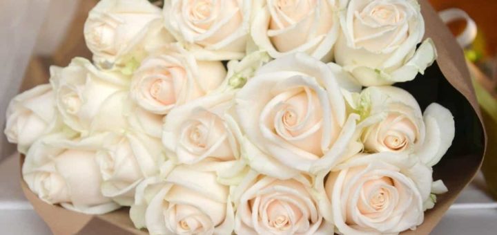 К чему снится букет роз по сонникам: Фрейда, Миллера и др.