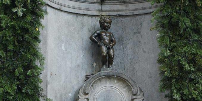 К чему снится писать (мочиться) по сонникам Миллера, Психоаналитическому, Фрейда, Ванги