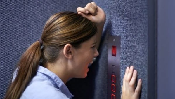 К чему снится застрять в лифте по сонникам Миллера, Фрейда