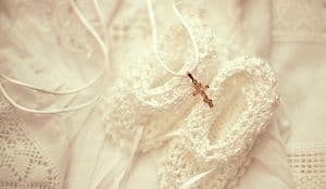 Крестины девочки: правила и приметы