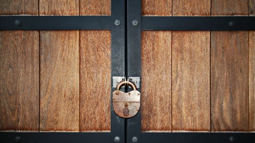 К чему снится закрытая дверь во сне - закрывать дверь по сонникам Ванги и Миллера