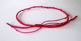 Красная нить - оберег от сглаза и порчи: как сделать, как носить