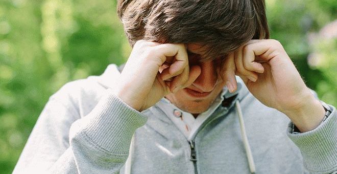 Примета: к чему чешется левый глаз?