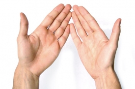 Линии и холмы на ладони мужчины