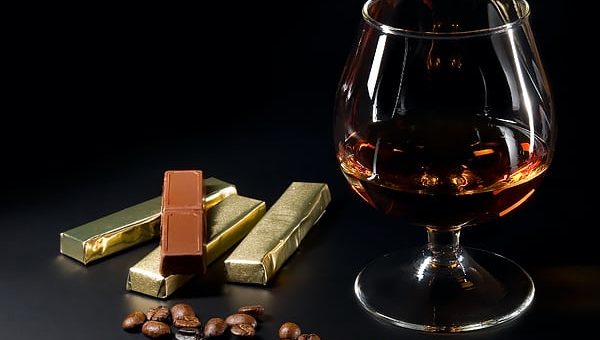К чему снится коньяк по сонникам Пифагора, кулинарному