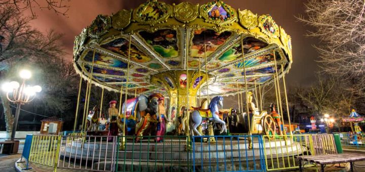 К чему снится карусель по сонникам и толкованиям основных значений