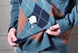 Приметы о пуговицах, застежках, дырах на одежде