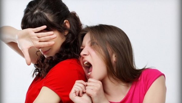 Человек с отрицательной энергетикой: как его определить и как ему противостоять