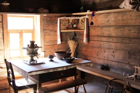 Почему нельзя сидеть на углу стола и другие приметы об углах