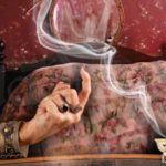 Как очистить квартиру от негатива самостоятельно: свечой, солью и травами