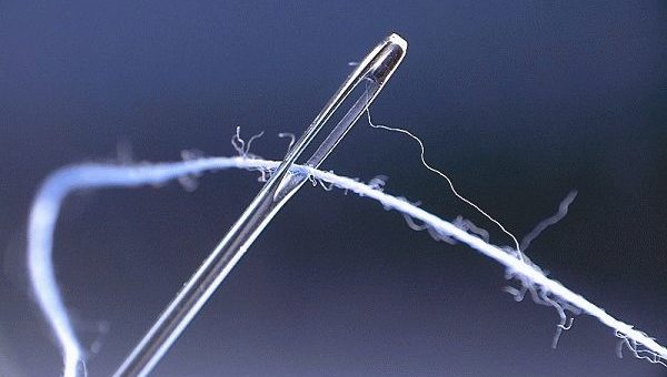 Гадание на иголке с ниткой на детей: узнать пол и количество малышей