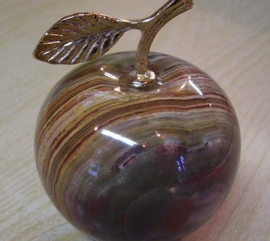 Какие свойства и значение для человека имеет камень оникс