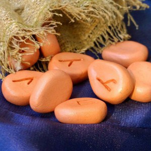 Руна Велеса: гадание и способы получения расположения божества