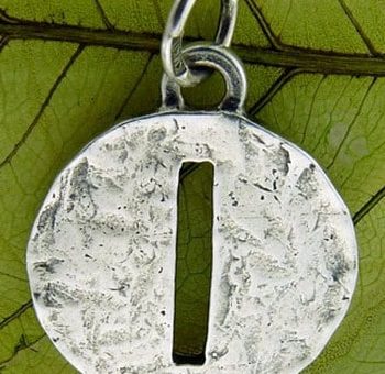 Рунические амулеты: как самому сделать талисман