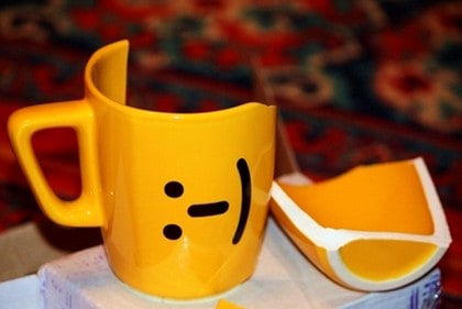 Бьётся посуда в доме: о каких событиях говорит примета