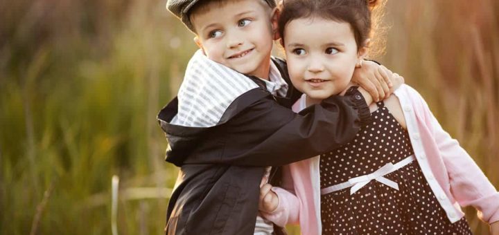 Как понять, что ты нравишься мальчику и он тебя любит